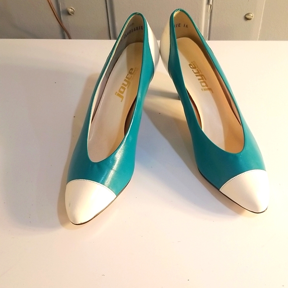 Dress shoe made by Joyce, size 9-1/2. - Picture 4 of 5